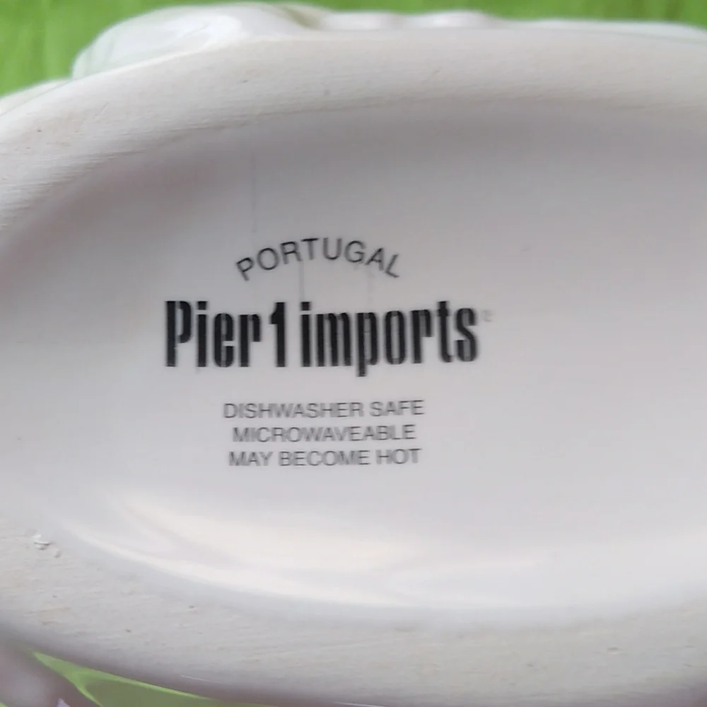 Pier 1 gravy boat